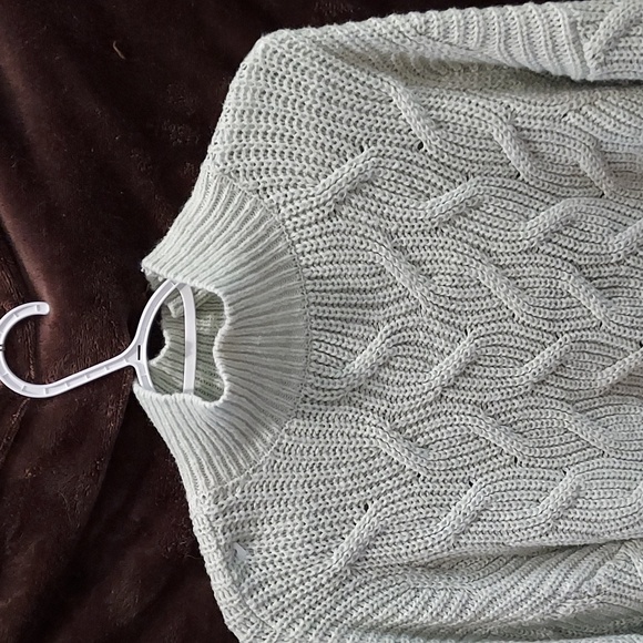 Comfy Cool Mint Green Mock Turtleneck with Wavey Crossing Pattern Size Medium - Picture 3 of 9